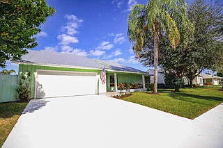 Building Photo - 65 Pinehill Trl W #W