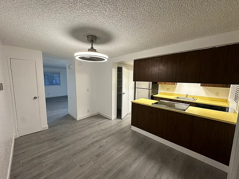 120 Stanford Dr #D — Photo 7
