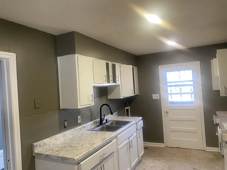 3064 Cromwell Ave — Photo 10