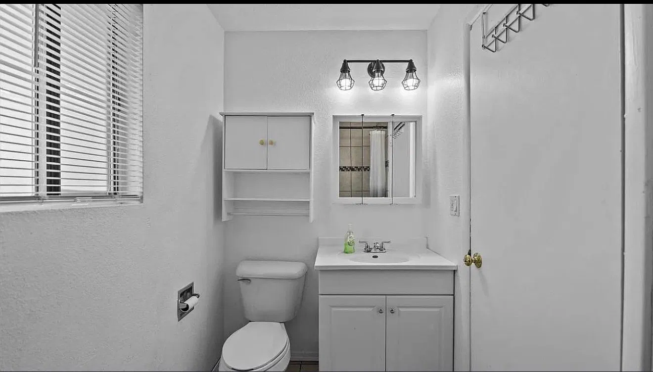 2 bed, 864 sqft, $1,700 — Photo 4