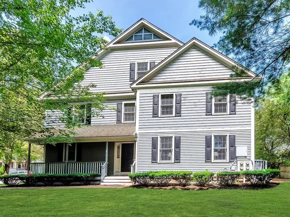 39 Court St APT 6, Newton, MA 02458