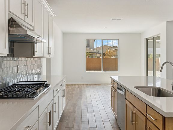 Estrella Crossing - Diamond Interior Image 6