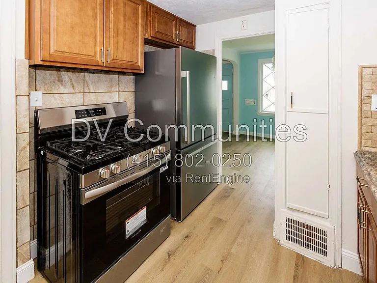 18412 Waterbury Ave — Photo 8
