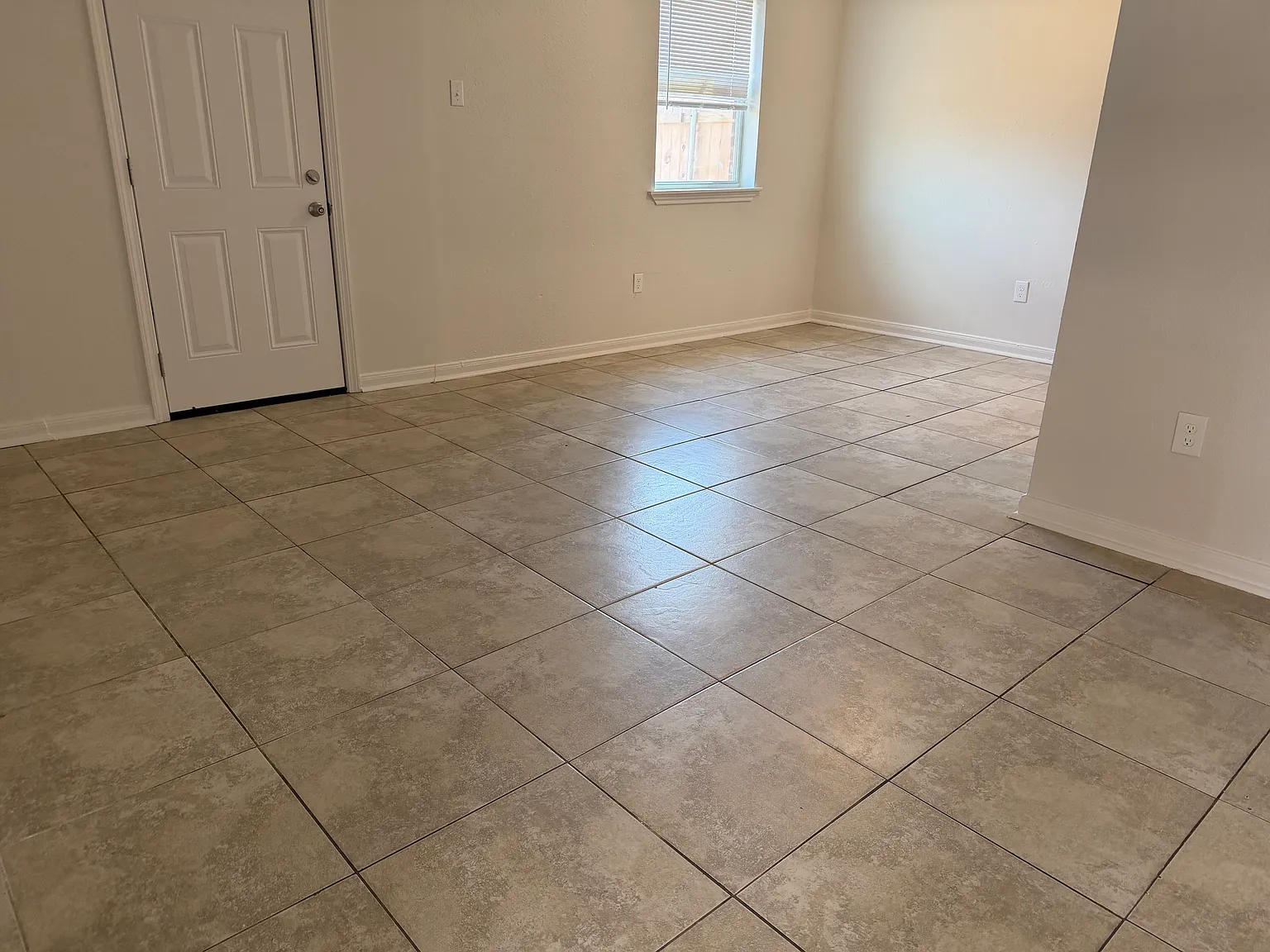 3 bed, 1500 sqft, $1,350 — Photo 4