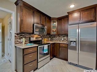 811 Longbow Dr SW, Decatur, AL 35603