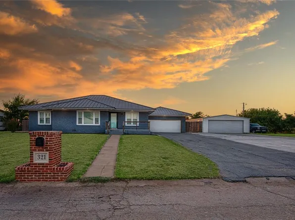 321 S Robinson Ave, Mangum, OK 73554