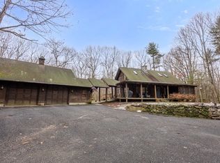 82 Crooked Ledge Rd, Southampton, MA 01073