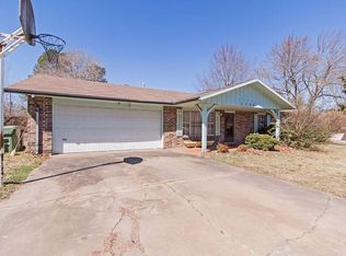 2206 S 11th St, Rogers, AR 72758