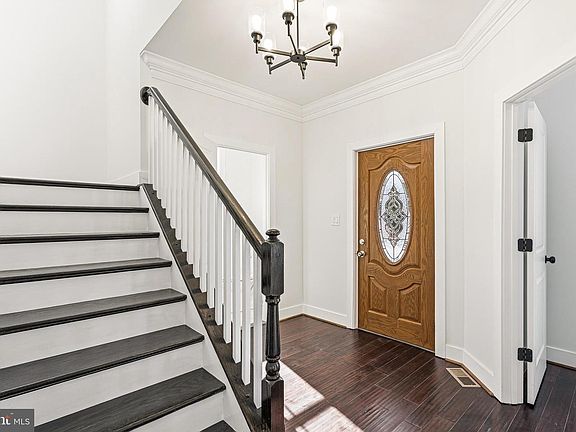 4th image of 206 Winters Ln