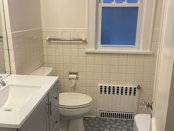 2nd image of 622 Midland Ave #1