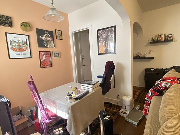 5th image of 931-33 W Cornelia Ave #1A