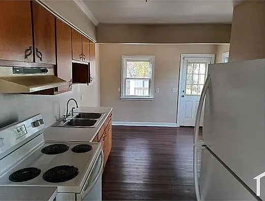 3615 Cecelia Ave — Photo 5