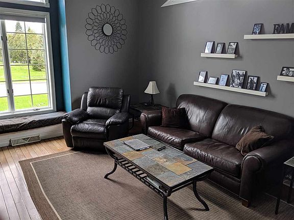 3rd image of 24 Woods Dr