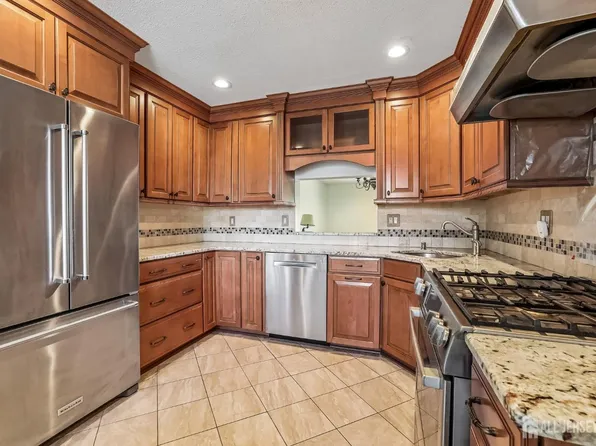 293 Bromley Pl, East Brunswick, NJ 08816
