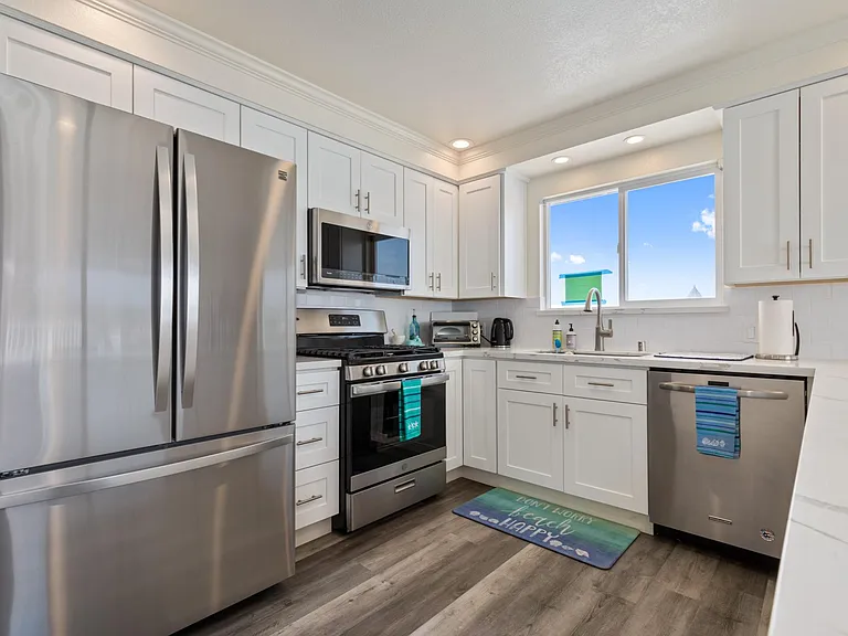 2124 W Cliff Dr — Photo 9