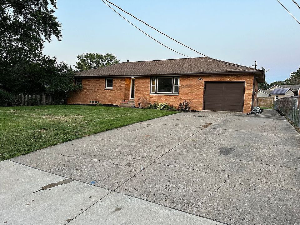 1st image of 337 N Lakeshore Dr