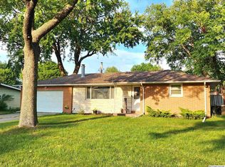 1758 Hillcrest Dr, Mason City, IA 50401
