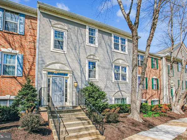 3902 Golf Tee Ct APT 302, Fairfax, VA 22033