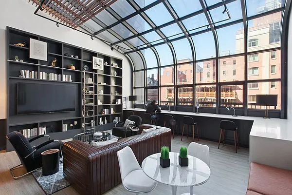 Rented by Greystar | media 11