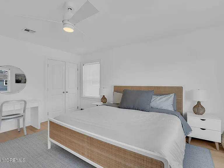 112 Sylvania Ave — Photo 42