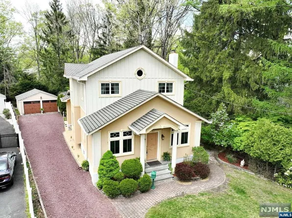 86 Washington Ave, Hillsdale, NJ 07642