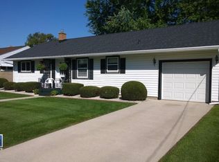 1421 S 24th St, Manitowoc, WI 54220