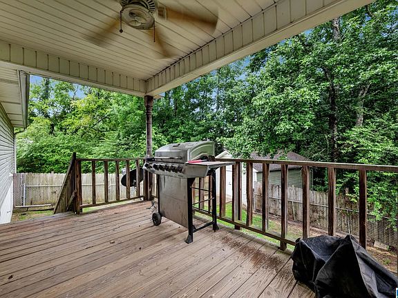 4th image of 27 Clearview Cir