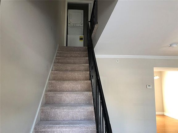 5th image of 16 Villa Ct SE