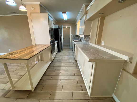 4th image of 218 Stone Dr