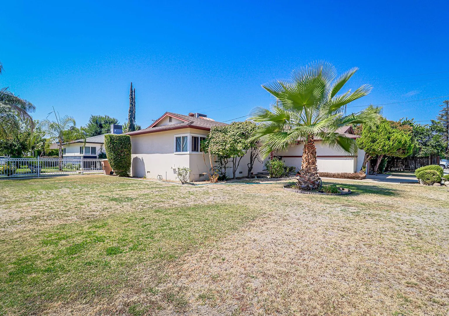 3 Bedroom in SW Bakersfield — Photo 2