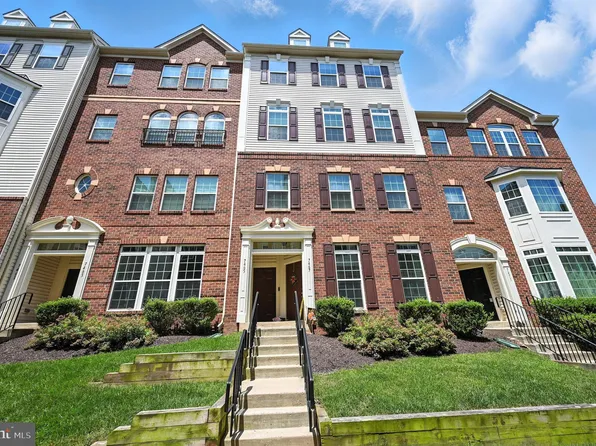 7467 Brunson Cir, Gainesville, VA 20155