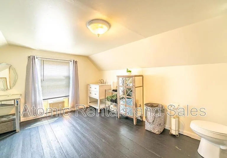 714 E Jefferson St — Photo 13