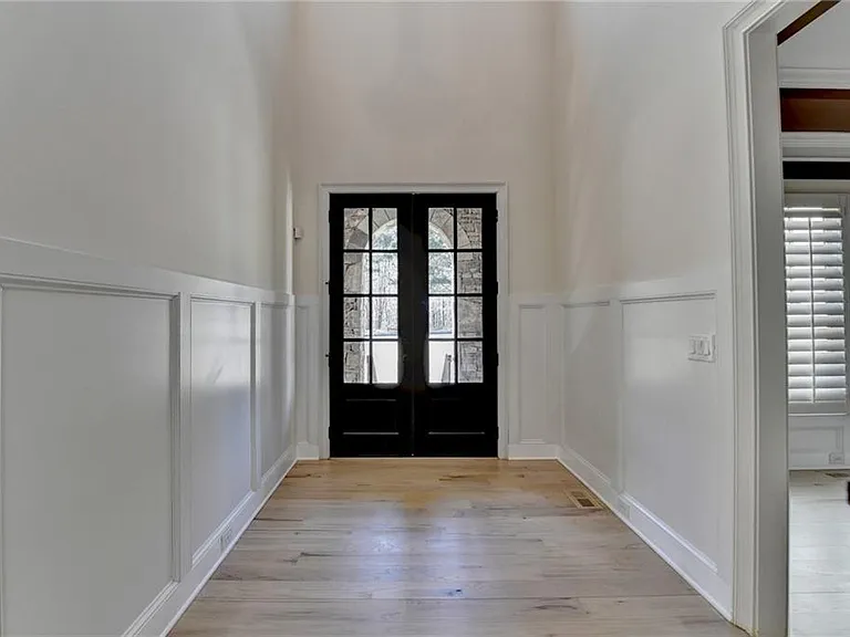 2230 Manor Creek Ct — Photo 8
