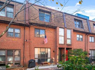 4 Appletree Ct, Philadelphia, PA 19106