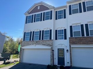 713 Ravenshire Ct, Coraopolis, PA 15108