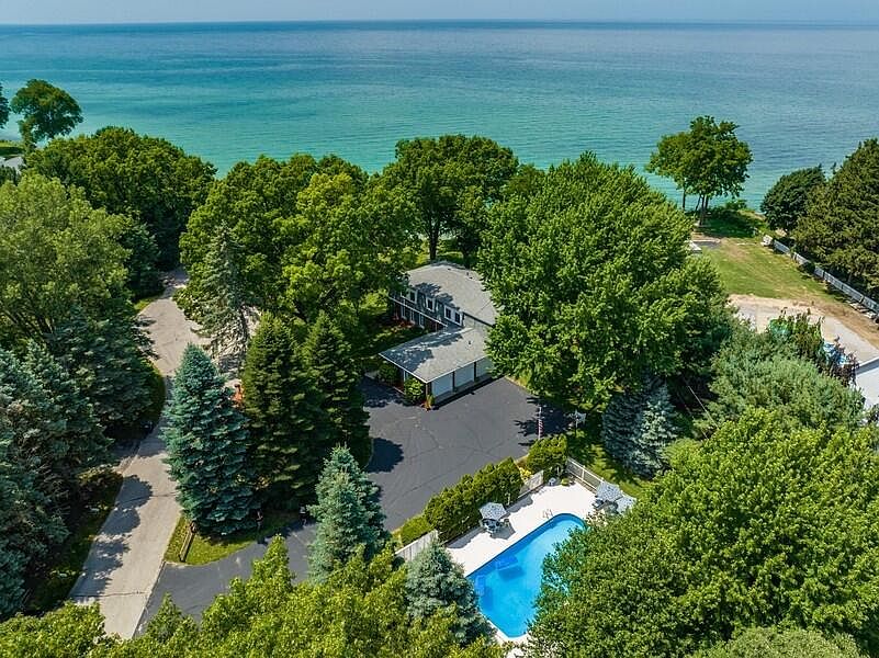 2727 Lake Bluff Ter, Saint Joseph, MI 49085 | Zillow