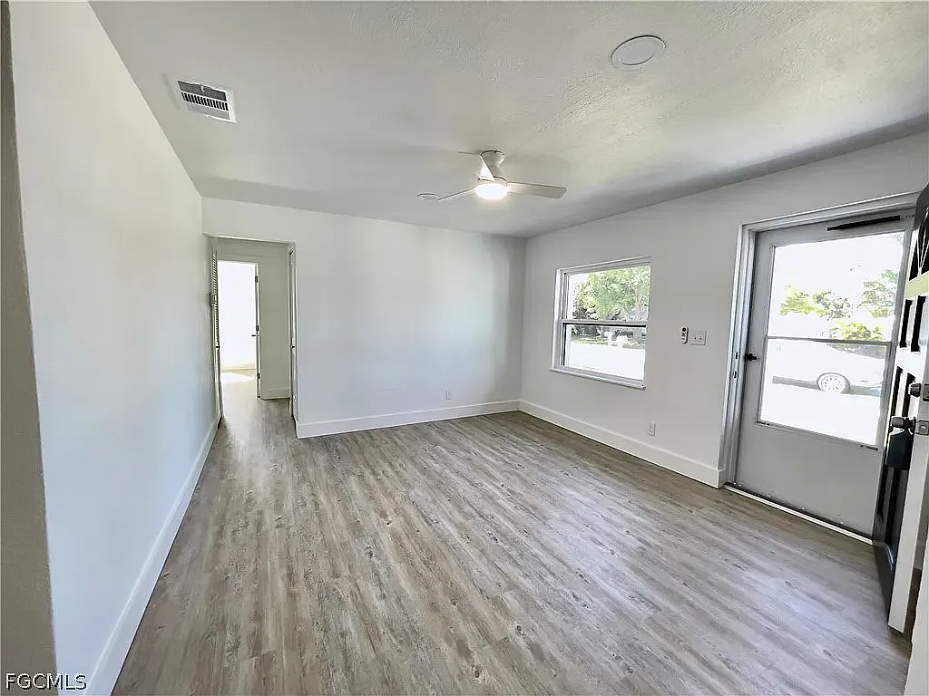 3 bed, 2.5 bath, 1418 sqft, $2,000 — Photo 3