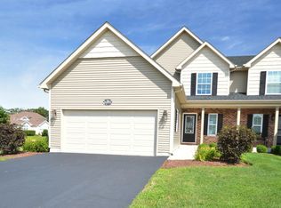 26002 W Sandy Knoll Dr, Channahon, IL 60410