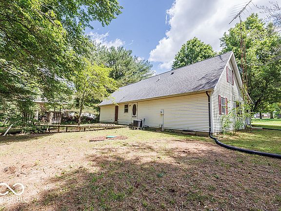 5th image of 647 Concord Rd