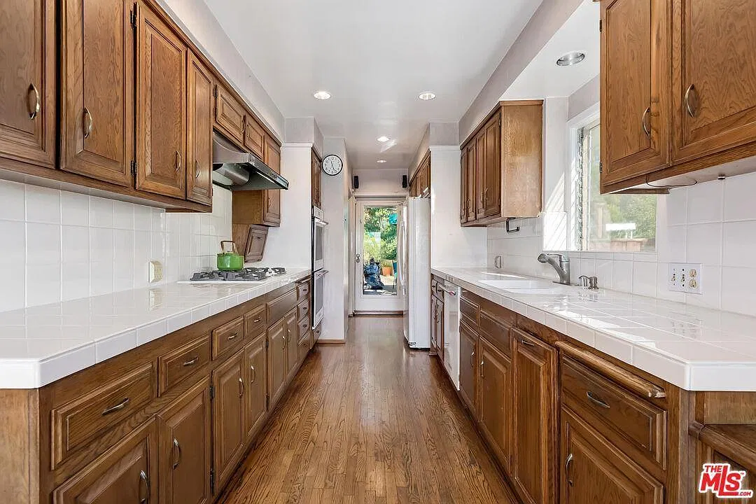 4 bed, 2910 sqft, $5,000 — Photo 3