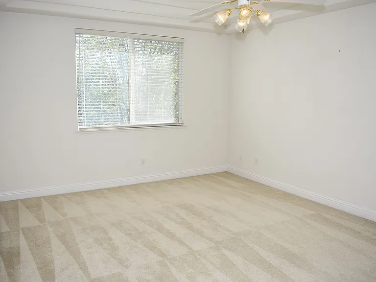 630 Rogers Cir — Photo 17