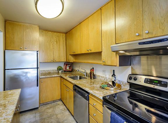 5th image of 820 N Delaware St APT 414