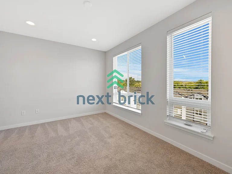 10945 NE 189th Pl #F — Photo 11