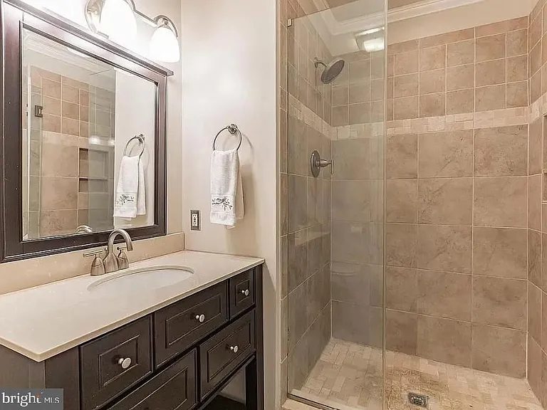 605 Shropshire Dr — Photo 4