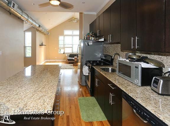3rd image of 1220 N Wood St APT 3N