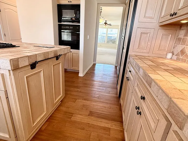 1090 Megan Ct — Photo 8