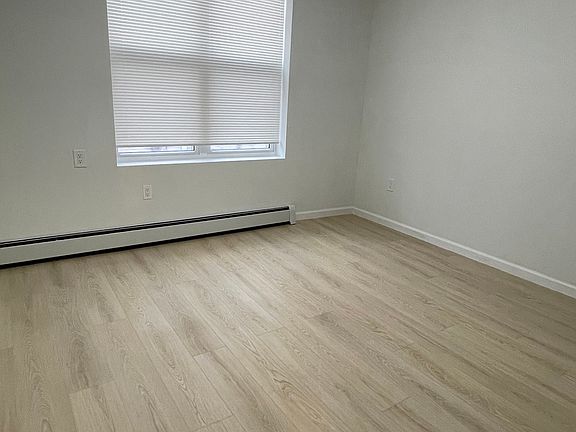 4th image of 2329 E 22nd St #1F