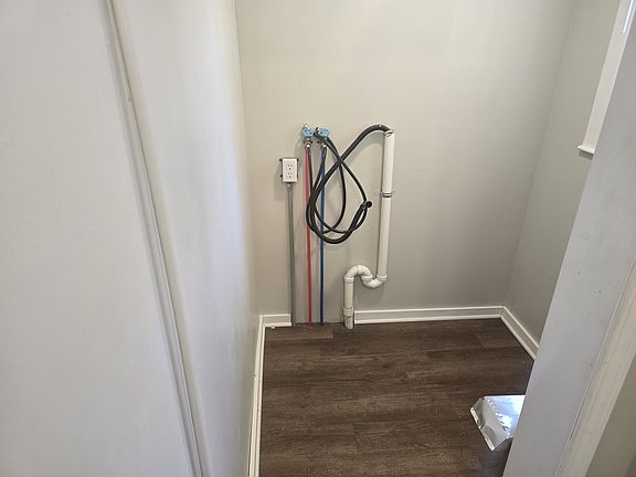 3rd image of 1140 Walnut Hill Rd #C