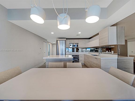 5th image of 16385 Biscayne Blvd #2003