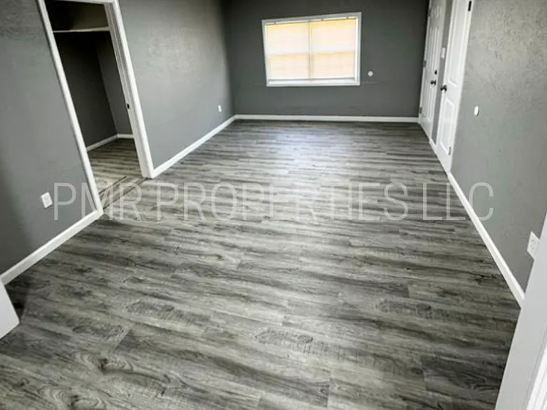 1804 NW Kingsbury Ave — Photo 12